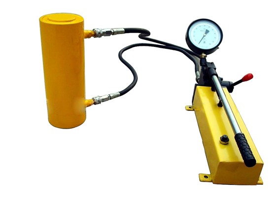 Separated hydraulic jacks